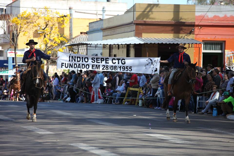 desfile-farroupilha-2016-20-de-setembro-cavalos-24