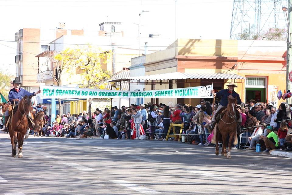 desfile-farroupilha-2016-20-de-setembro-cavalos-25