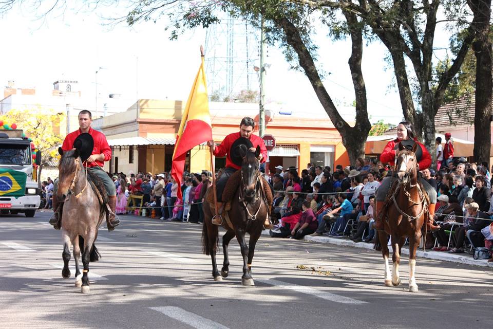 desfile-farroupilha-2016-20-de-setembro-cavalos-27