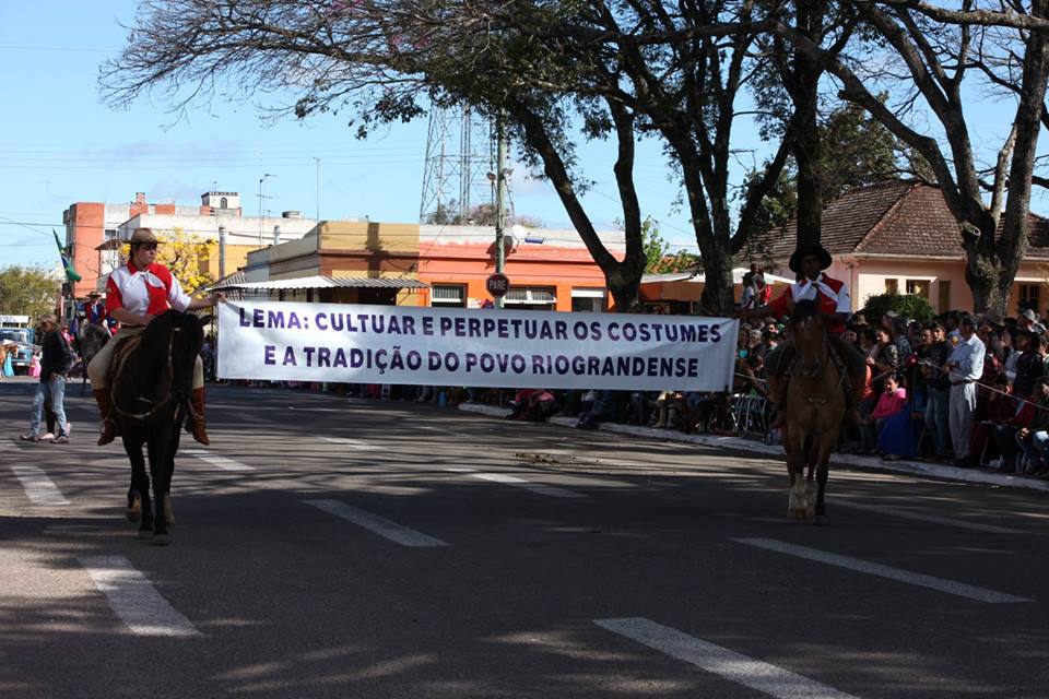 desfile-farroupilha-2016-20-de-setembro-cavalos-30