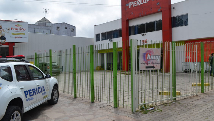 Quadrilha sequestra funcionários e assalta supermercado em Caçapava do Sul