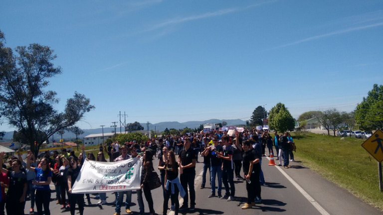 Alunos do IF Farroupilha seguem mobilizados contra propostas do governo federal
