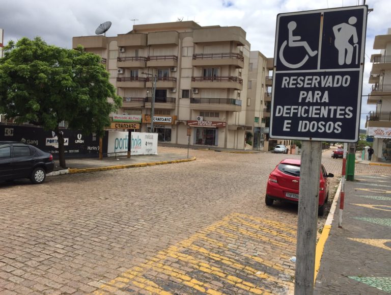 Credencial de estacionamento será emitida para idosos e pessoas com deficiência