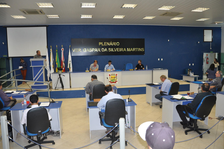 Sessão da Câmara de Vereadores tem pauta extensa nesta terça-feira