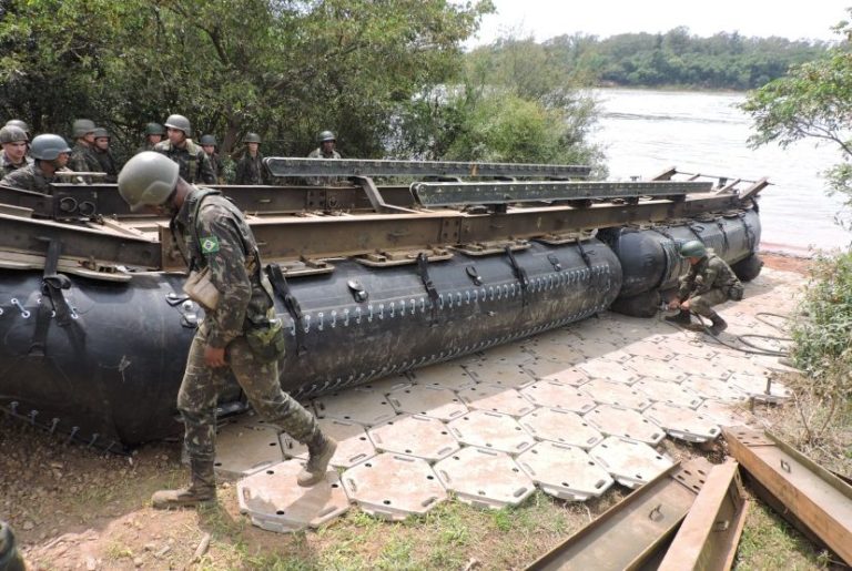 Construção de ponte mobiliza 300 militares em Cachoeira do Sul