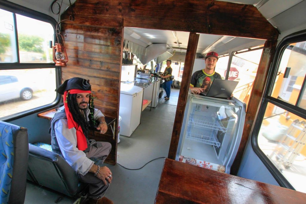 pirata-lanches-food-bus-4