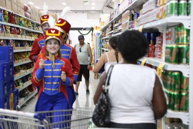 Orquestra de Brinquedos animou clientes da Rede Vivo em São Sepé