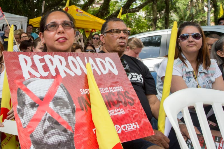 Professores estaduais entram em greve a partir da próxima terça-feira