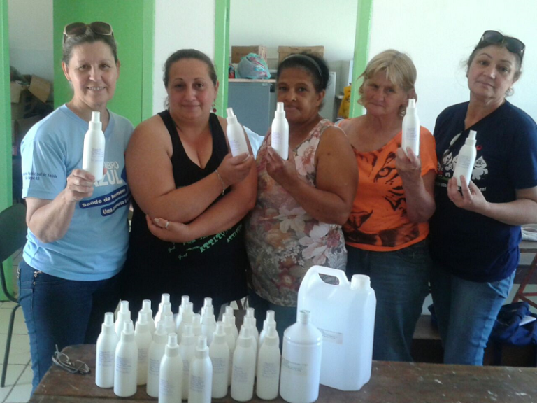 Moradoras da Vila Block desenvolvem repelente caseiro contra o Zika Vírus