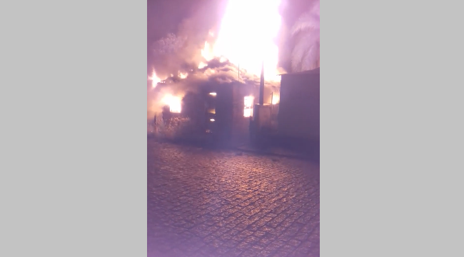 VÍDEO: incêndio destrói casa em bairro de São Sepé