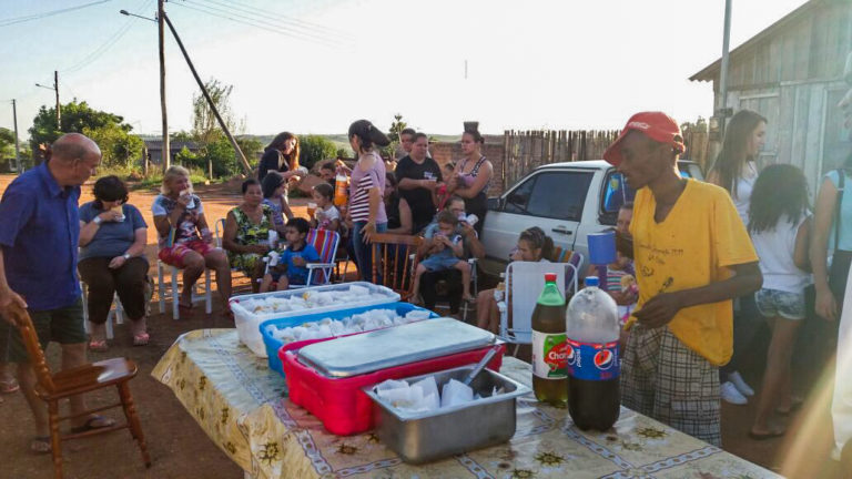 Solidariedade: jovens entregam doações em comunidades carentes de São Sepé
