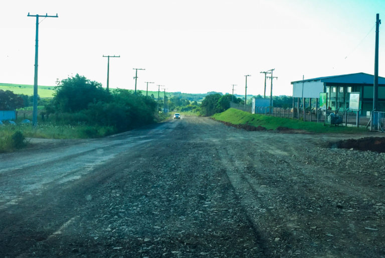 Ligação da Área Industrial com a BR-392 recebe alargamento para escoar produção