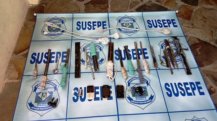 Agentes apreendem armas artesanais no presídio de Caçapava do Sul