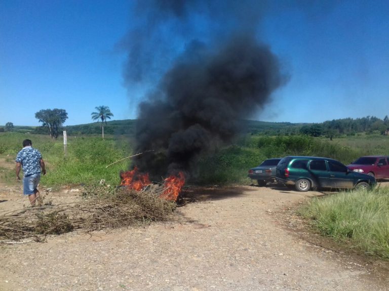 Moradores do Bairro São Cristóvão protestam para cobrar melhorias nas ruas