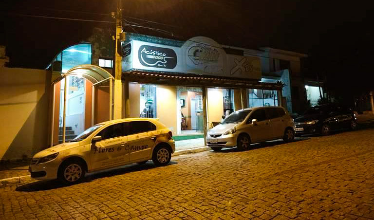 Dupla rende funcionários e assalta pizzaria em São Sepé