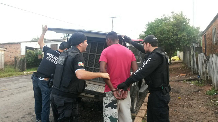 Polícia prende um dos cinco suspeitos de um assalto à residência em Vila Nova do Sul