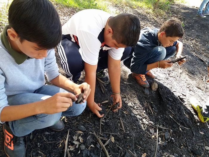 Alunos de escola rural conhecem jazida de carvão em São Sepé