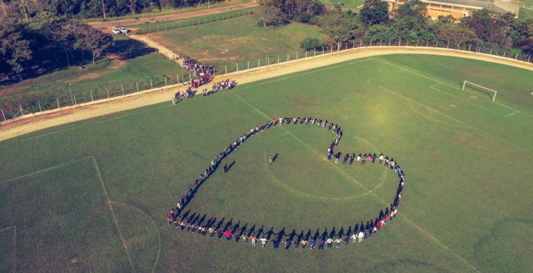 Vídeo: mais de 300 alunos se mobilizam para homenagem às mães em São Sepé