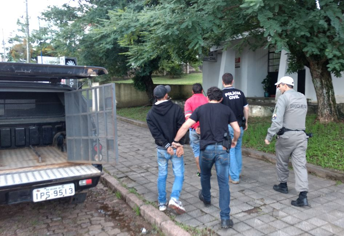 Polícia prende dois homens por tráfico de drogas em São Sepé