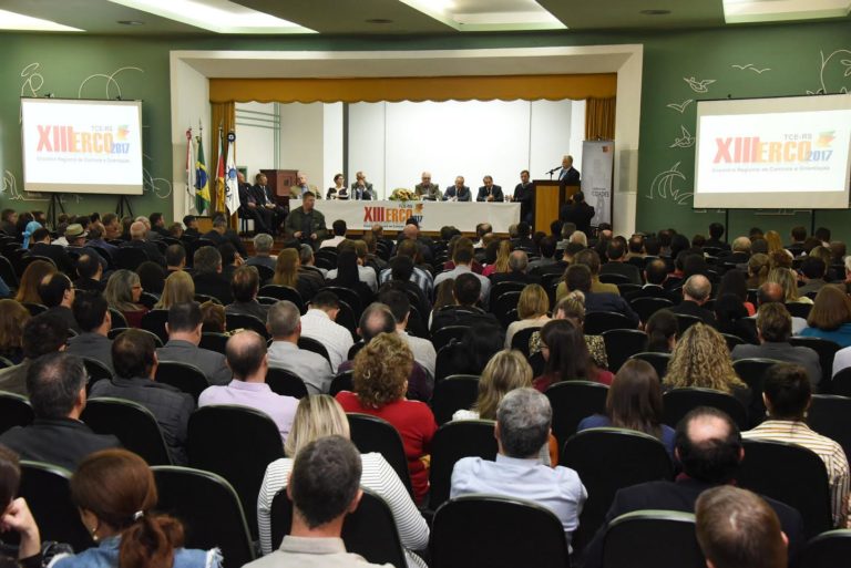 Autoridades municipais participaram de encontro regional promovido pelo TCE