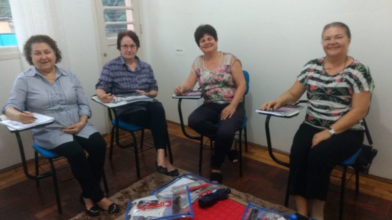 Escola de idiomas oferece turma aos sábados para adultos em São Sepé