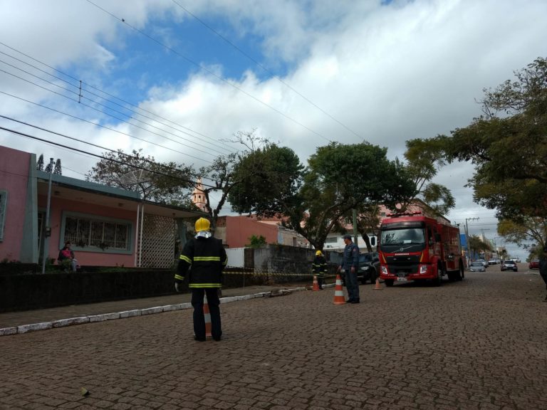 Rompimento de cabo de alta tensão deixa parte do Centro sem energia elétrica