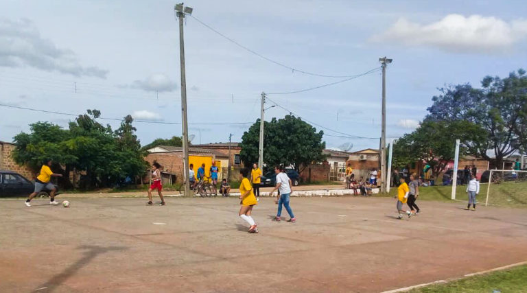 Torneio de futebol reuniu moradores do Bairro Lôndero no final de semana