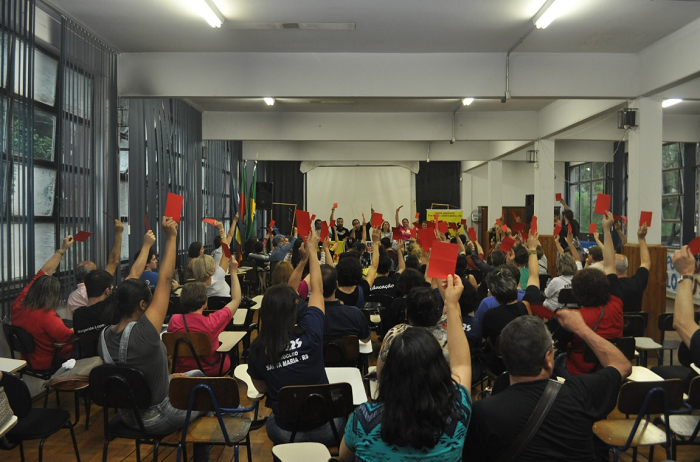 Educadores estaduais decidem intensificar atos e fortalecer a greve