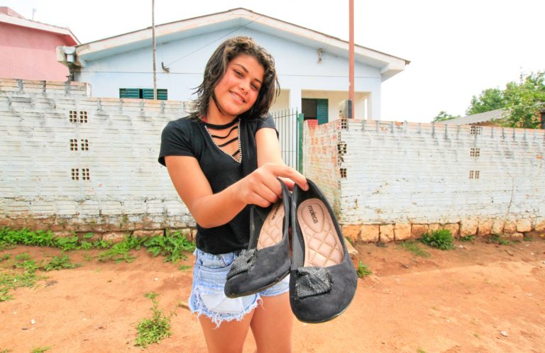 Após três anos de tratamento contra o câncer, menina vai ganhar festa de 15 anos em São Sepé