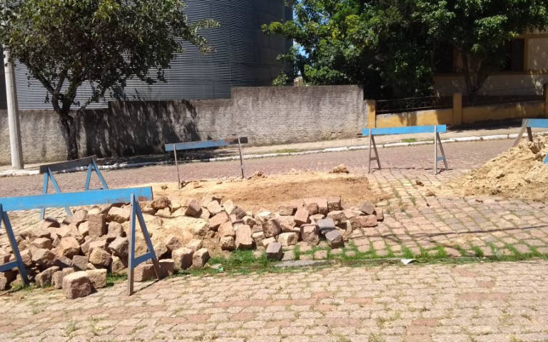 Obra para conserto de vazamento irrita moradores em São Sepé