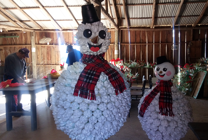 Grupo produz enfeites de Natal em Vila Nova do Sul