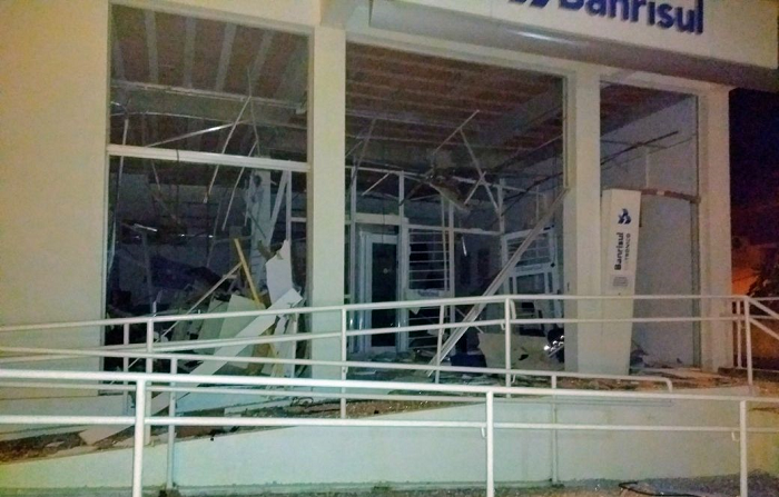 Bandidos explodem agência bancária de Quevedos