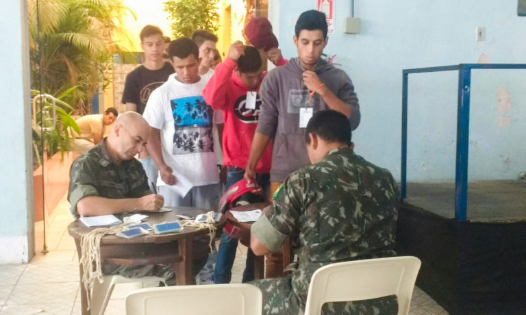 Mais de 100 jovens participaram de triagem para o Serviço Militar