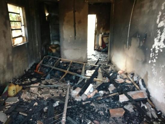 Incêndio destroi interior de casa em São Sepé