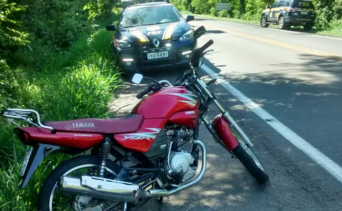 PRF recupera moto furtada em Santa Maria