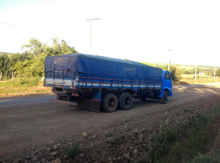 Polícia flagra dupla com 19 toneladas de soja furtada