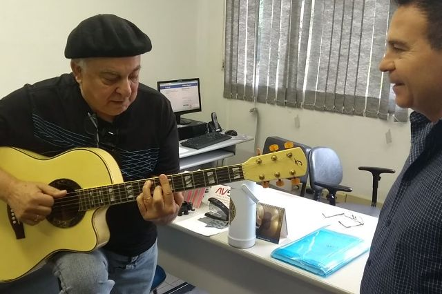 Polícia recupera violão furtado de músico nativista