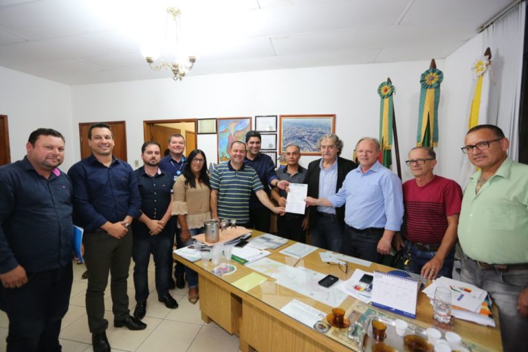 Autoridades anunciam reformas de escolas e obras no ponto de captação da Corsan em São Sepé