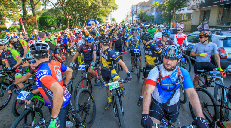 Mais de 100 pedalam pelo esporte e pela solidariedade em São Sepé