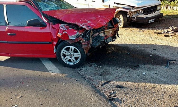 Colisão entre carro e caminhonete deixa condutor ferido em São Sepé