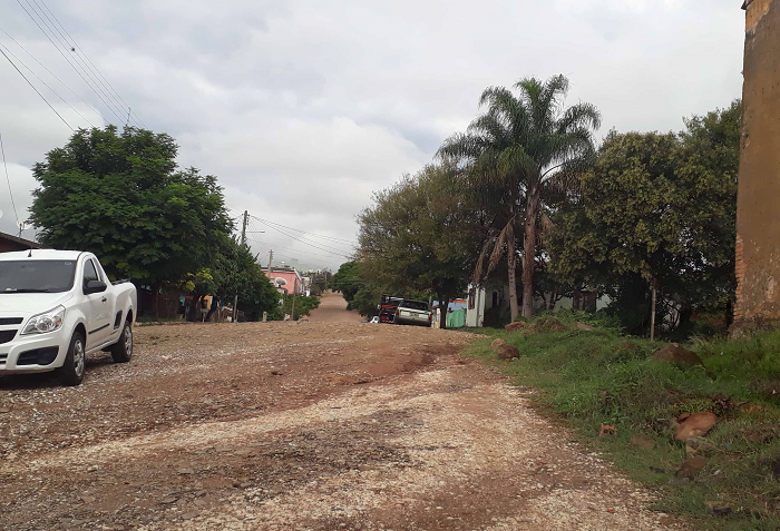 Moradora de São Sepé cria evento para “comemorar” aniversário de rua com buracos