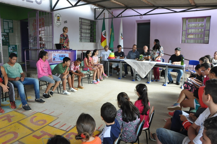 Alunos de escola de São Sepé debatem sobre democracia e emancipação