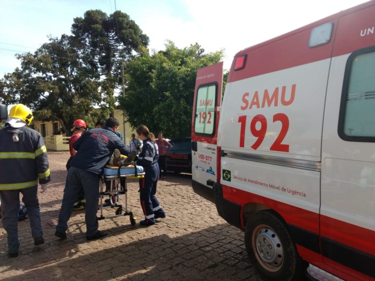 Motociclista fica ferida após acidente no Centro de São Sepé