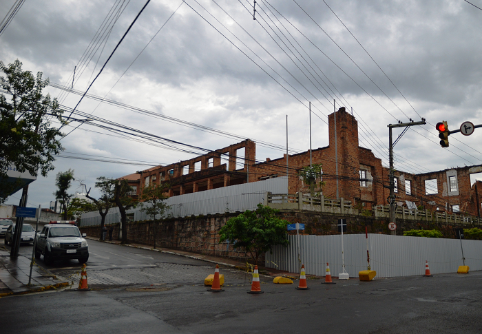 Prefeitura de Santa Maria aguarda demolição total do antigo Colégio Centenário