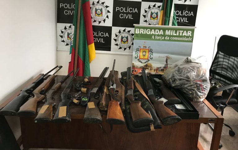 Polícia cumpre mandados e apreende armas em Formigueiro