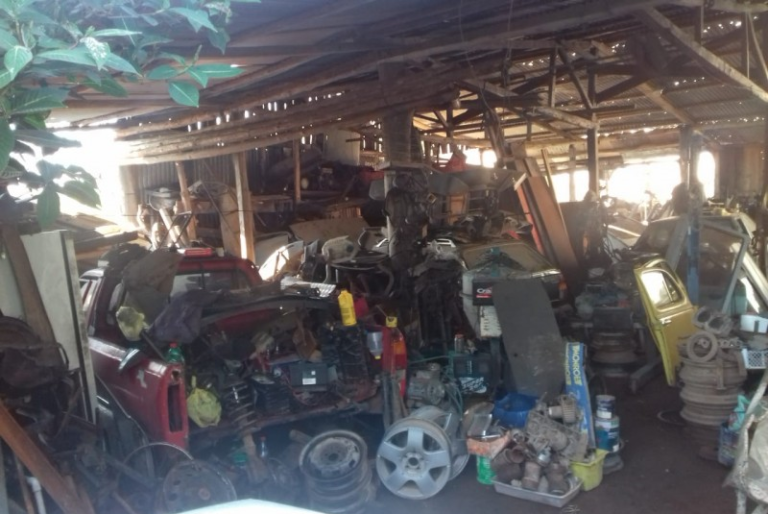 Operação interdita desmanches e apreende 80 toneladas de sucata em Santa Maria