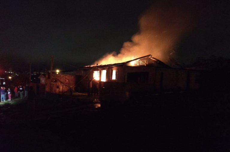 Incêndio destroi casa em São Sepé