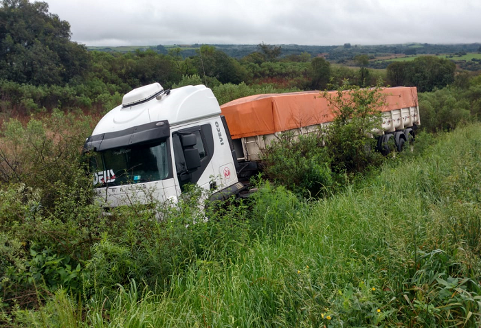 Acidente envolve caminhão na BR-392 em São Sepé