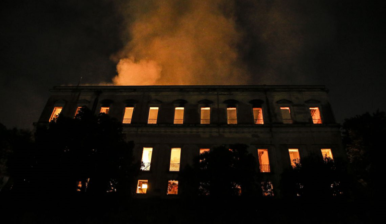 UFRJ: incêndio no Rio é a maior tragédia museológica do país