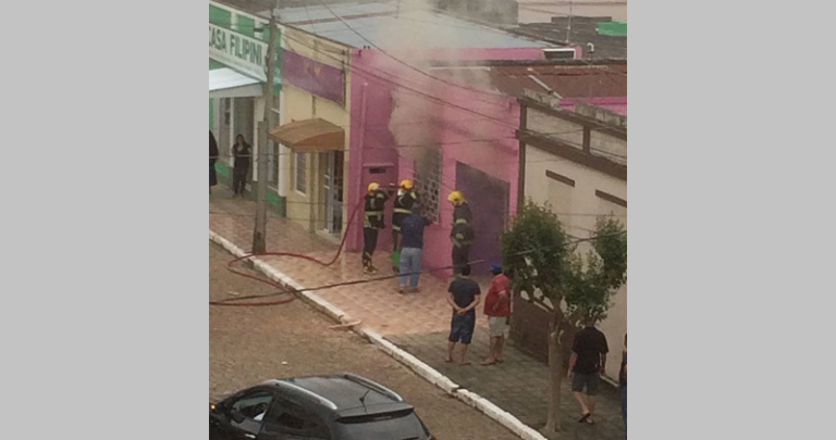 Princípio de incêndio atinge residência no Centro de São Sepé